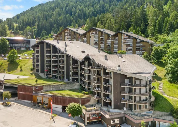 Emeraudes 404 Pres De La Telecabine A