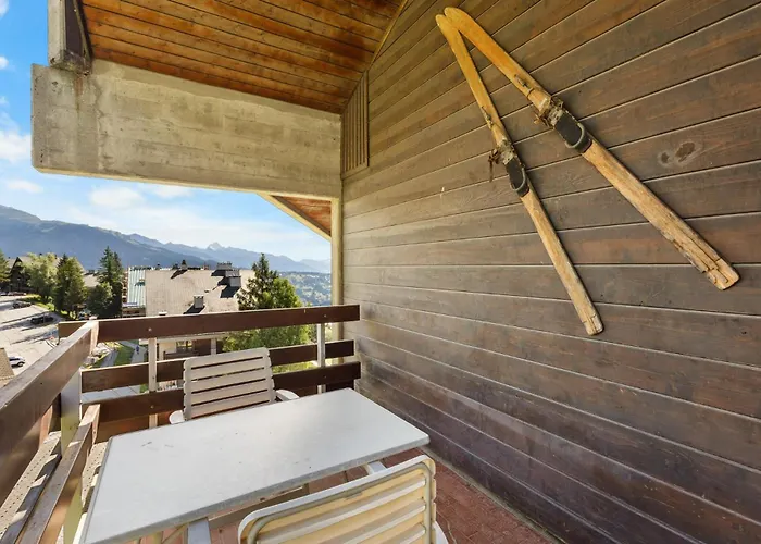 Emeraudes 404 Pres De La Telecabine A *