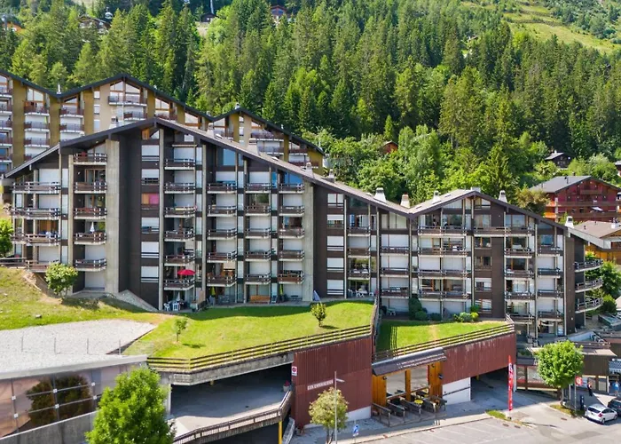 Emeraudes 404 Pres De La Telecabine A *